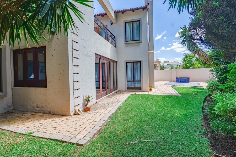 4 Bedroom Property for Sale in Silver Lakes Golf Estate Gauteng