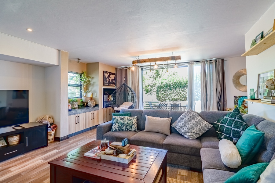 2 Bedroom Property for Sale in Lombardy Estate Gauteng