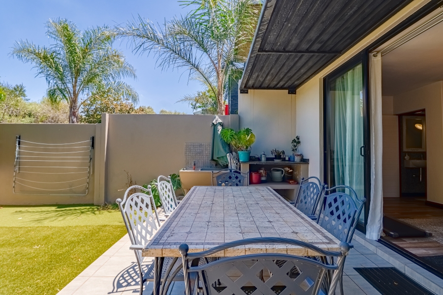 2 Bedroom Property for Sale in Lombardy Estate Gauteng