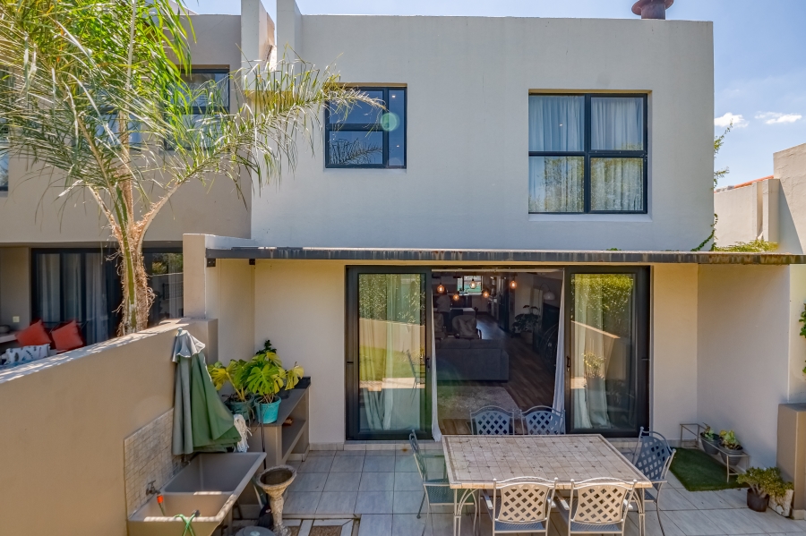 2 Bedroom Property for Sale in Lombardy Estate Gauteng