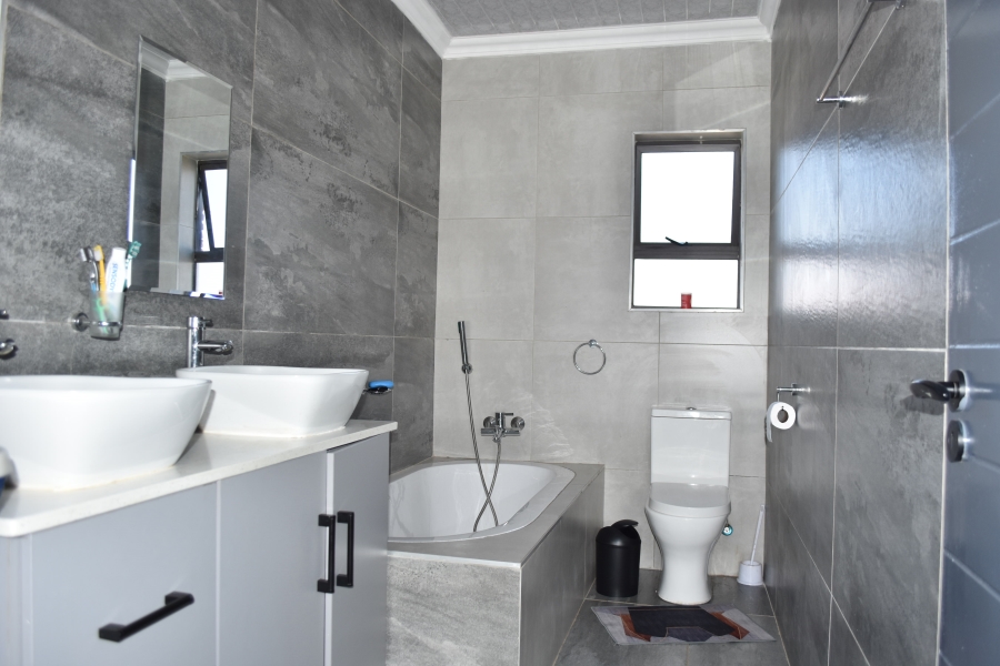 4 Bedroom Property for Sale in Chantelle Gauteng