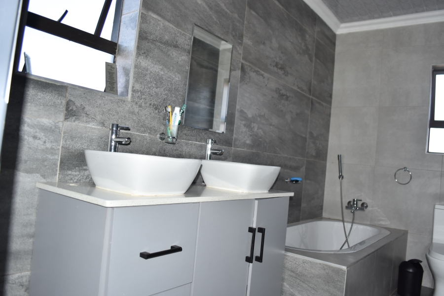 4 Bedroom Property for Sale in Chantelle Gauteng