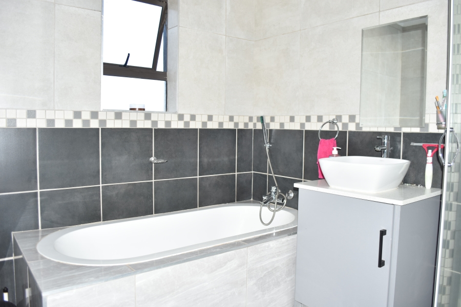 4 Bedroom Property for Sale in Chantelle Gauteng