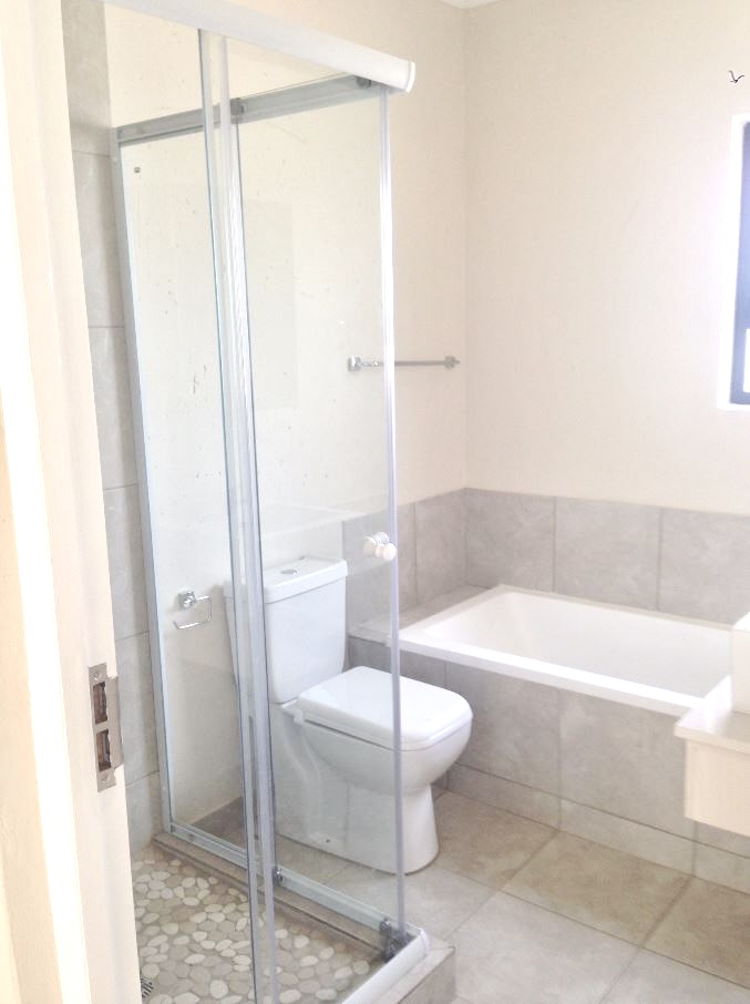 To Let 2 Bedroom Property for Rent in Beverley Gauteng