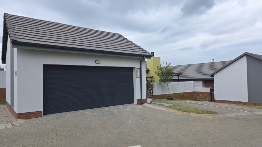 4 Bedroom Property for Sale in Amberfield Gauteng