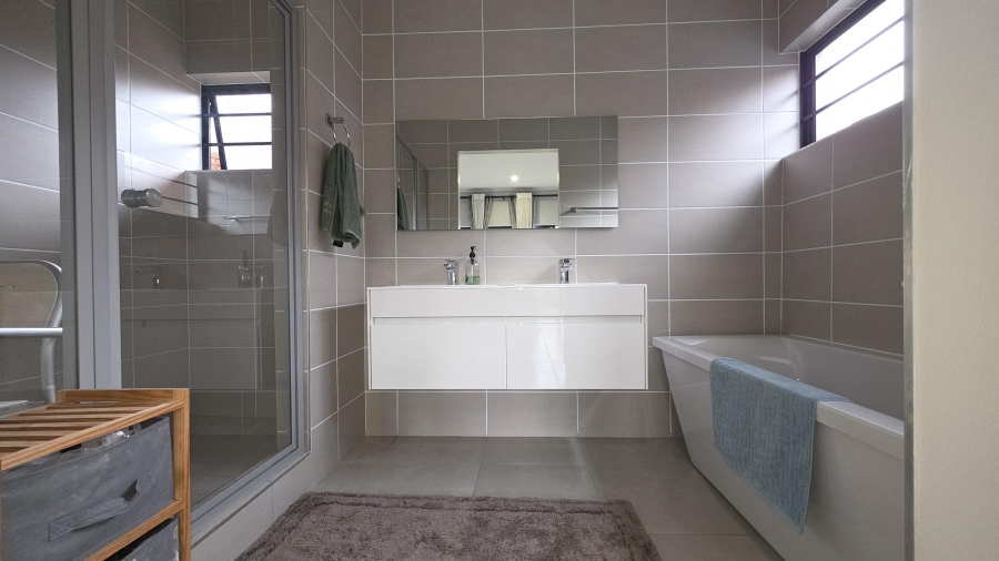 4 Bedroom Property for Sale in Amberfield Gauteng