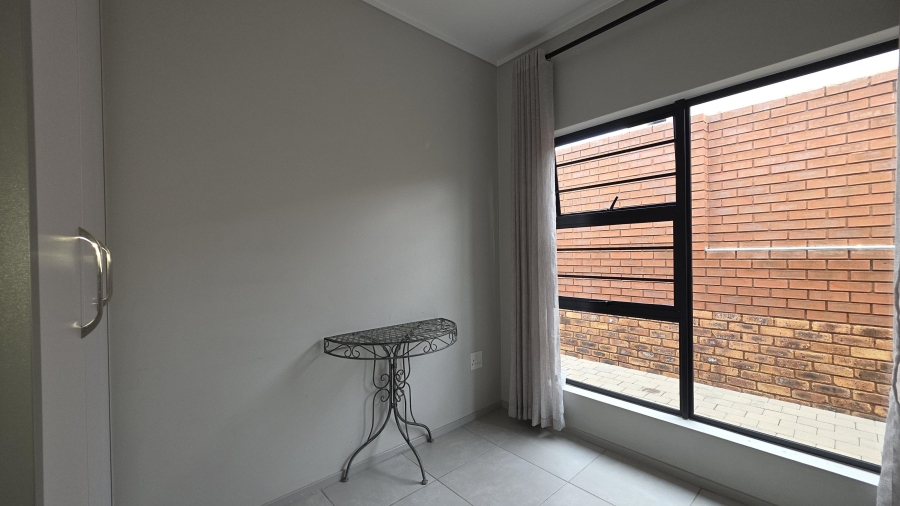 4 Bedroom Property for Sale in Amberfield Gauteng