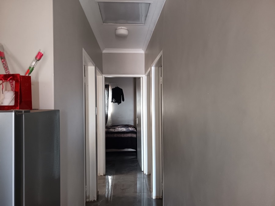 3 Bedroom Property for Sale in Clayville Gauteng