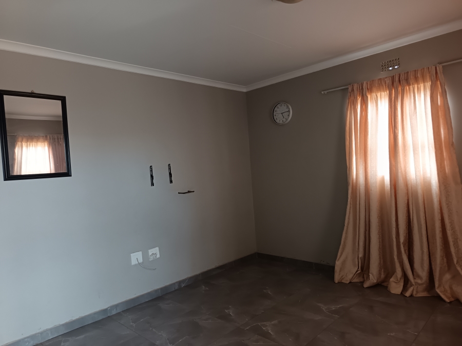 3 Bedroom Property for Sale in Clayville Gauteng