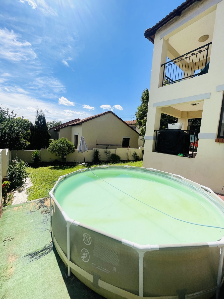 3 Bedroom Property for Sale in Bloubosrand Gauteng
