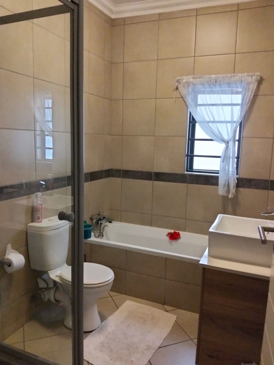 3 Bedroom Property for Sale in Monavoni Gauteng