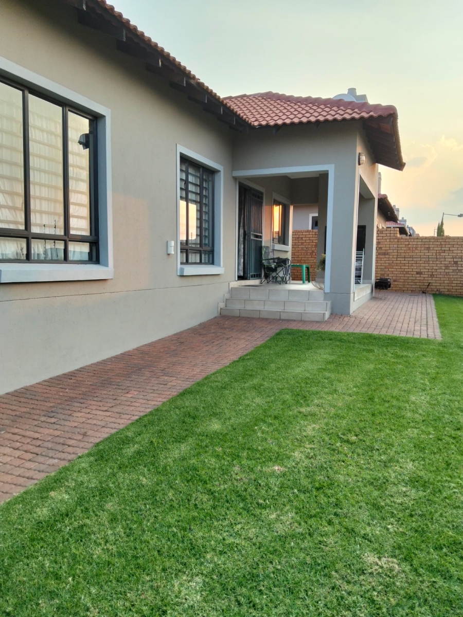 3 Bedroom Property for Sale in Monavoni Gauteng