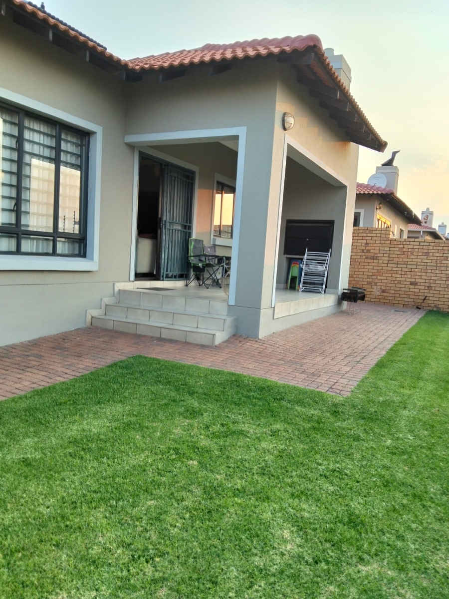 3 Bedroom Property for Sale in Monavoni Gauteng