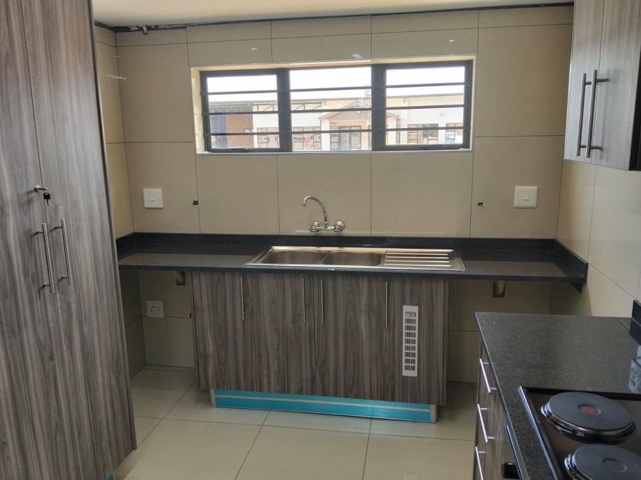 To Let 1 Bedroom Property for Rent in Erasmia Gauteng