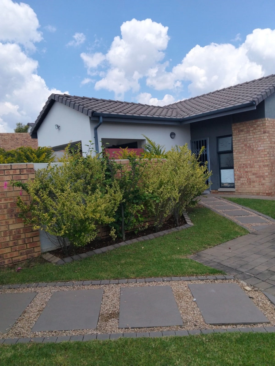 3 Bedroom Property for Sale in Amberfield Gauteng