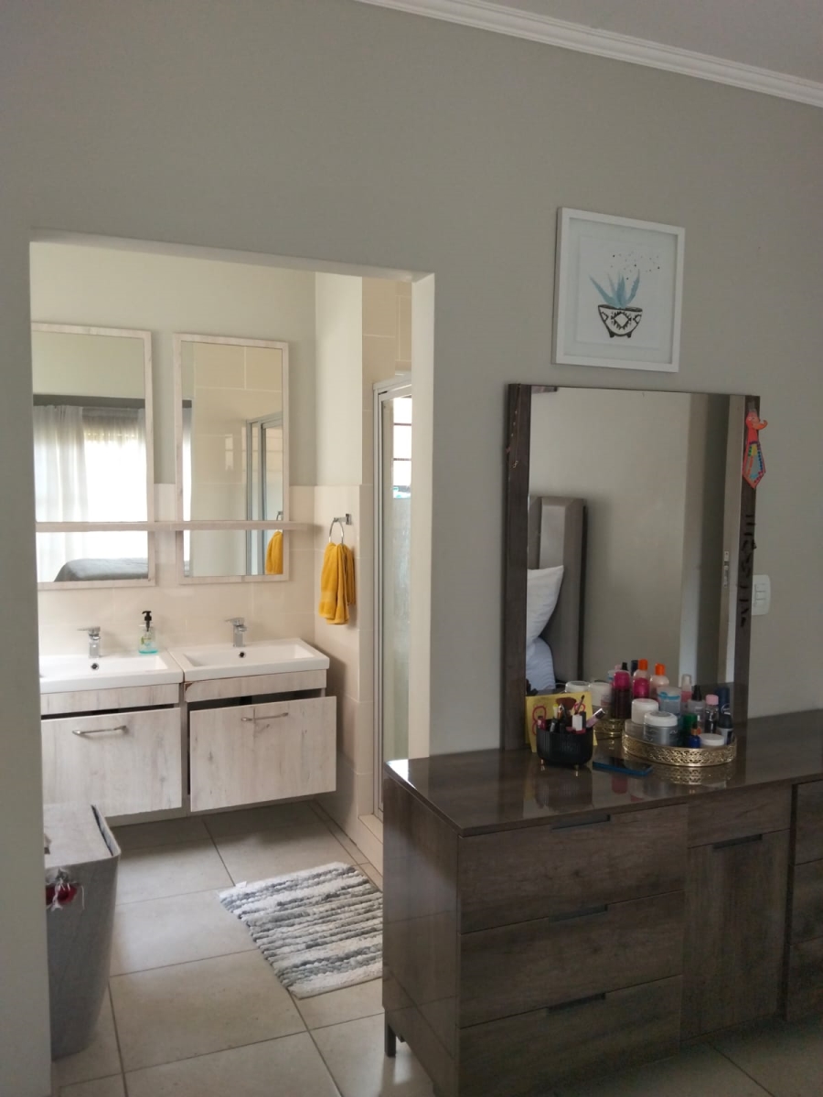 3 Bedroom Property for Sale in Amberfield Gauteng