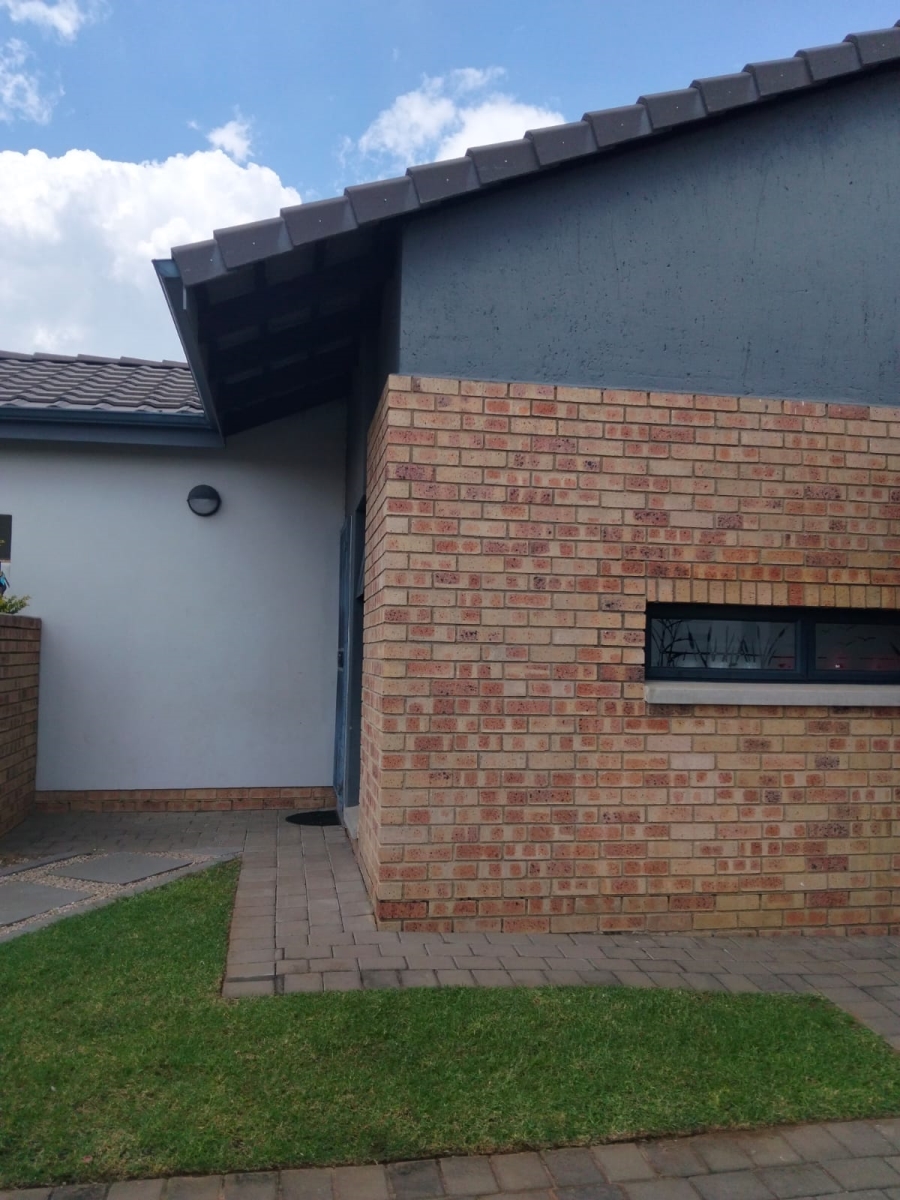 3 Bedroom Property for Sale in Amberfield Gauteng