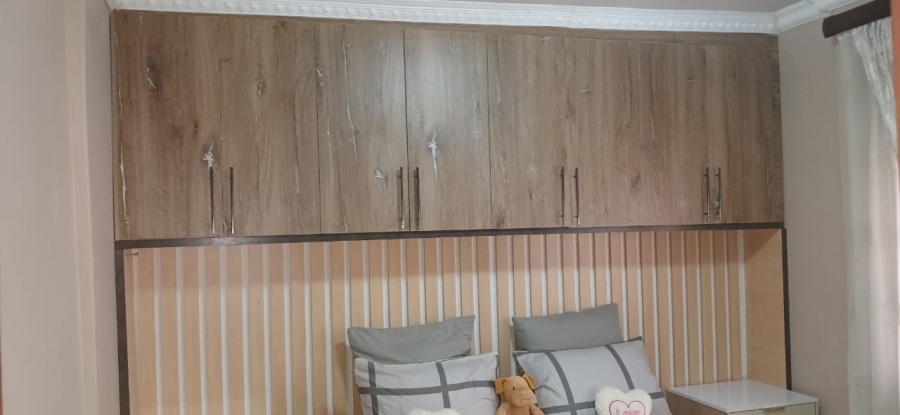 11 Bedroom Property for Sale in Clayville Gauteng