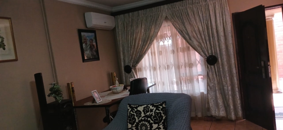 11 Bedroom Property for Sale in Clayville Gauteng