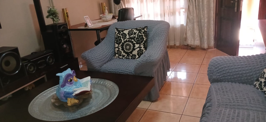 11 Bedroom Property for Sale in Clayville Gauteng