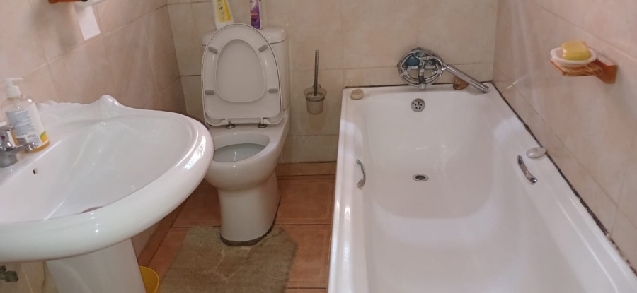 11 Bedroom Property for Sale in Clayville Gauteng