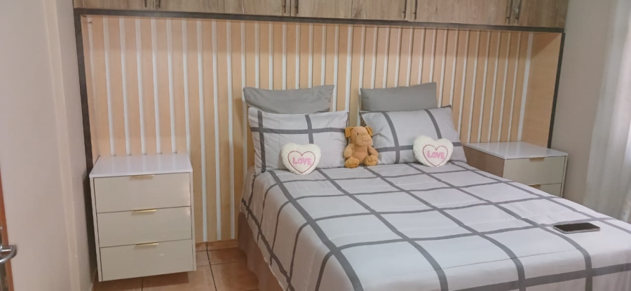 11 Bedroom Property for Sale in Clayville Gauteng