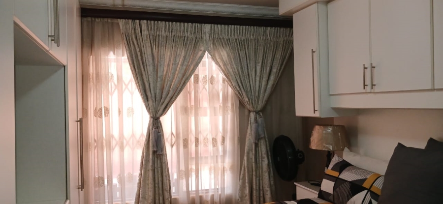 11 Bedroom Property for Sale in Clayville Gauteng