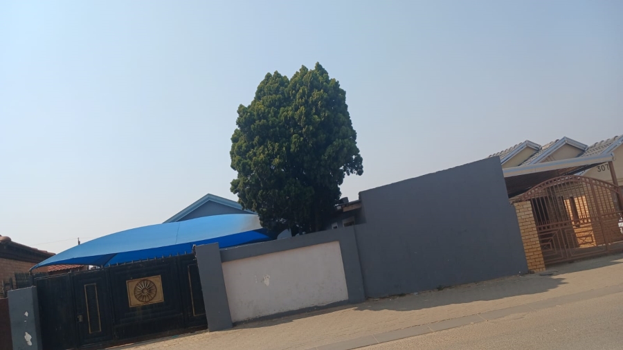 9 Bedroom Property for Sale in Tembisa Central Gauteng