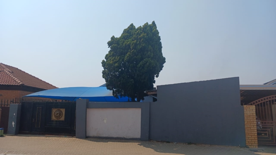 9 Bedroom Property for Sale in Tembisa Central Gauteng