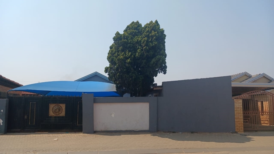 9 Bedroom Property for Sale in Tembisa Central Gauteng