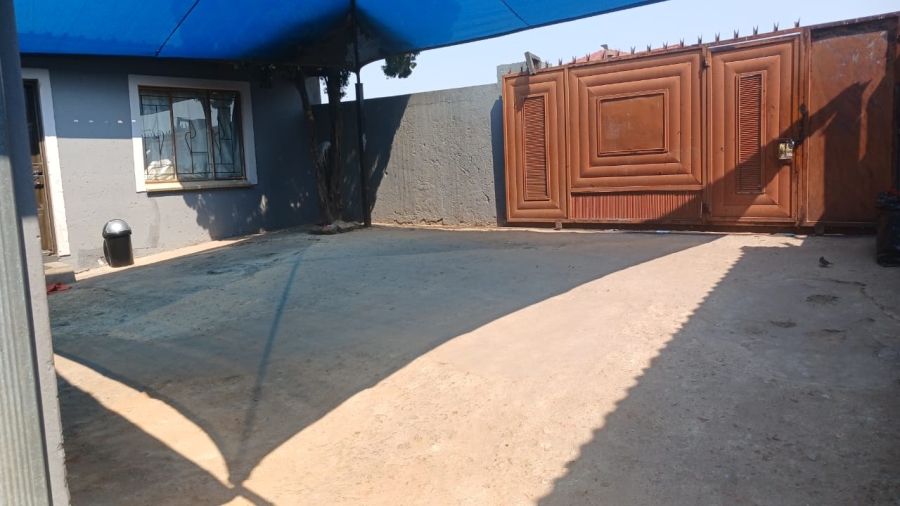9 Bedroom Property for Sale in Tembisa Central Gauteng