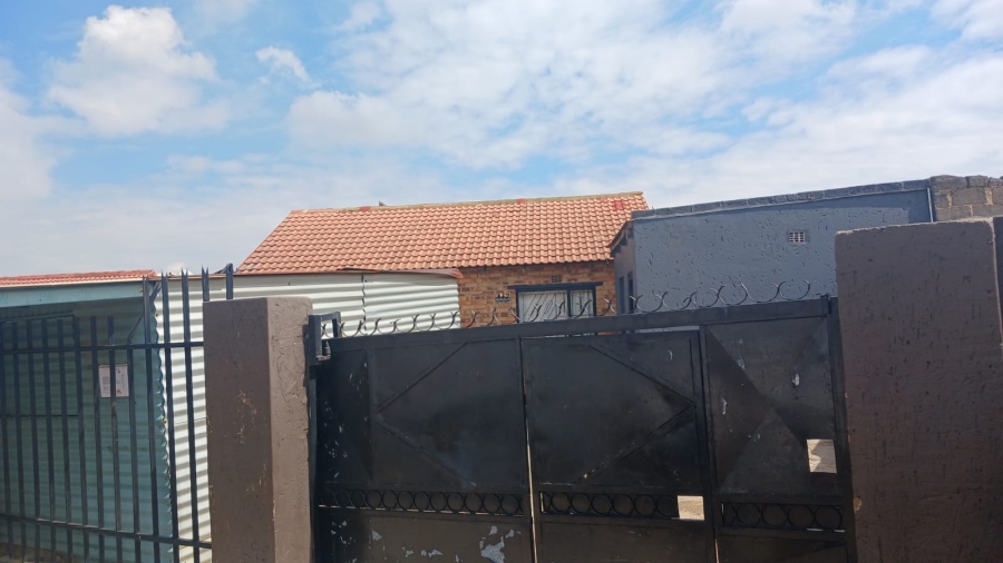 10 Bedroom Property for Sale in Tembisa Central Gauteng