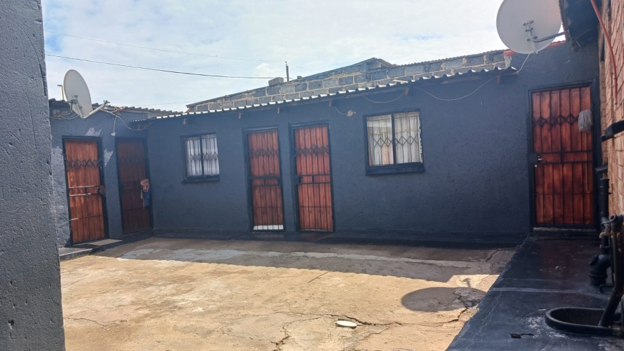 10 Bedroom Property for Sale in Tembisa Central Gauteng