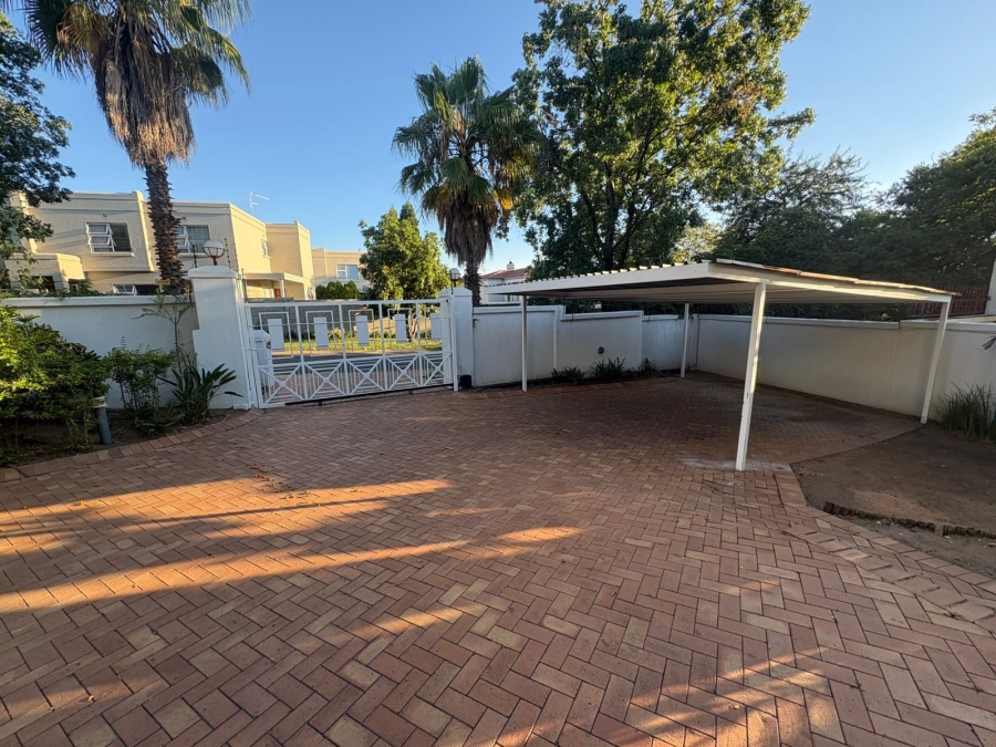 1 Bedroom Property for Sale in Gallo Manor Gauteng