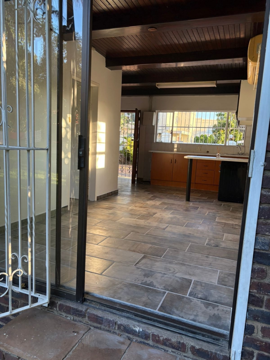 1 Bedroom Property for Sale in Gallo Manor Gauteng