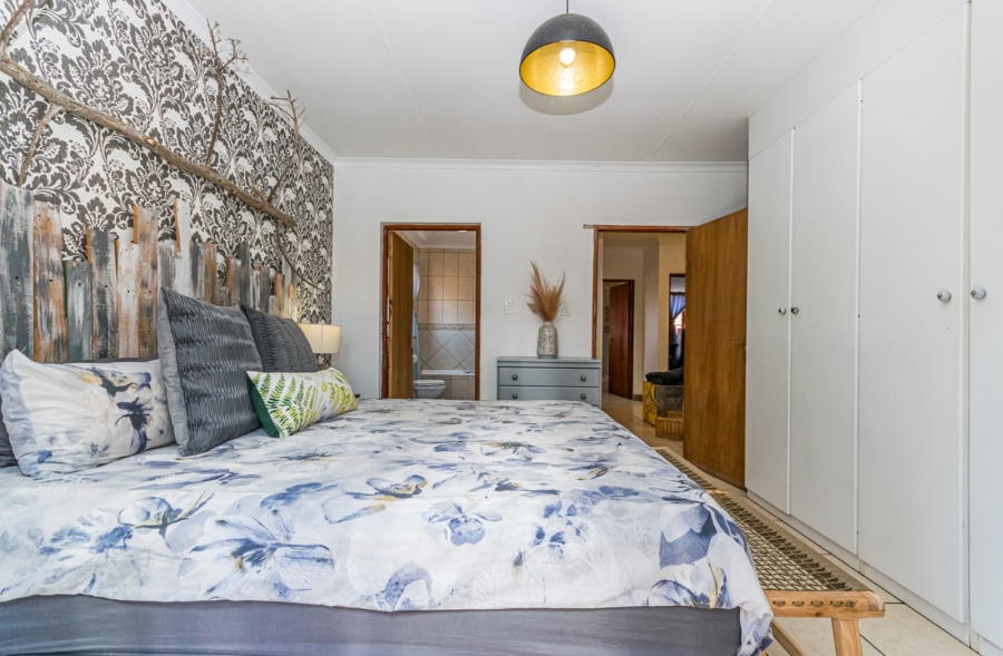 6 Bedroom Property for Sale in Florida Park Gauteng