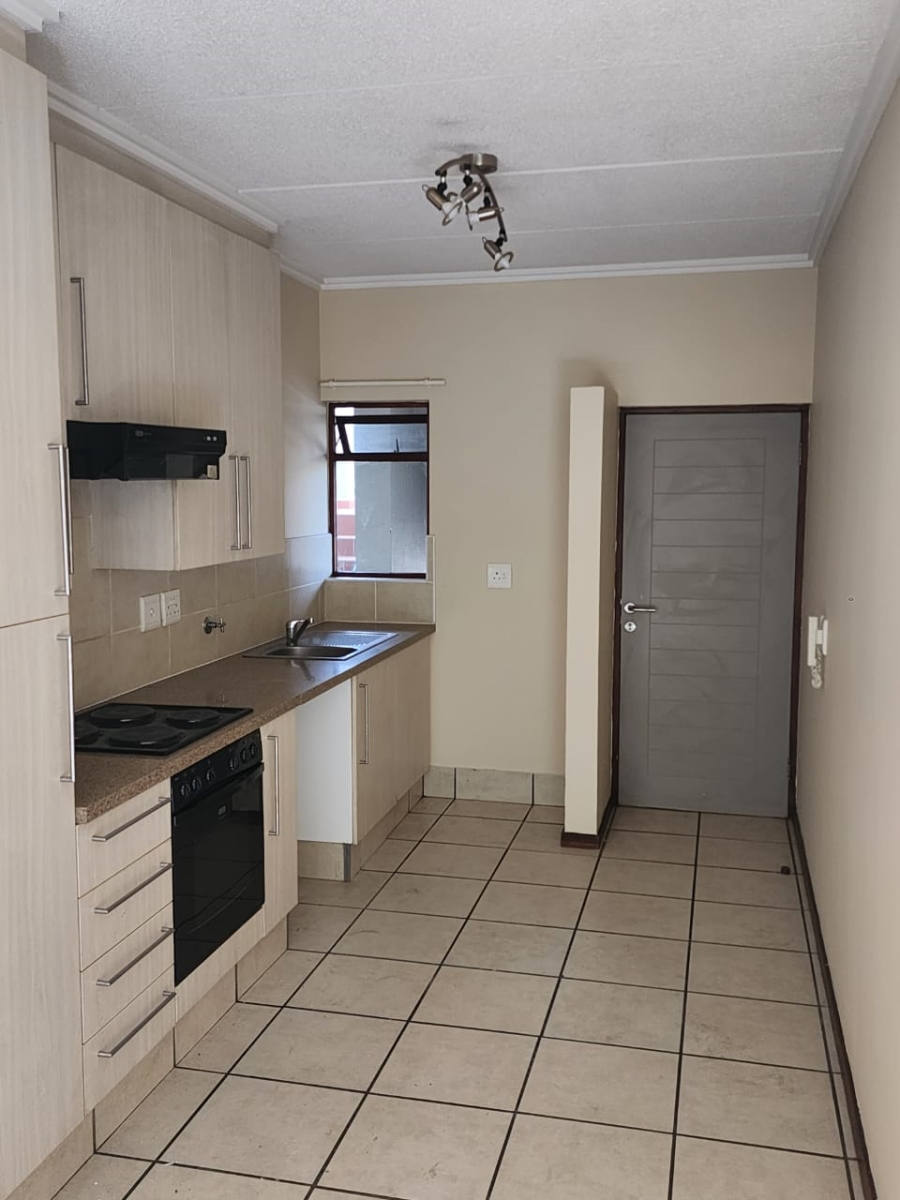 To Let 1 Bedroom Property for Rent in Lonehill Gauteng