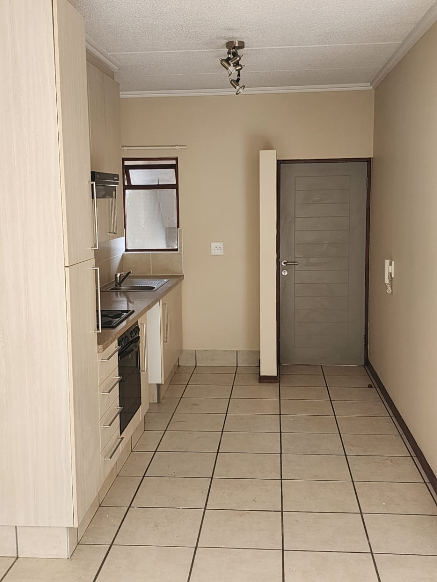 To Let 1 Bedroom Property for Rent in Lonehill Gauteng