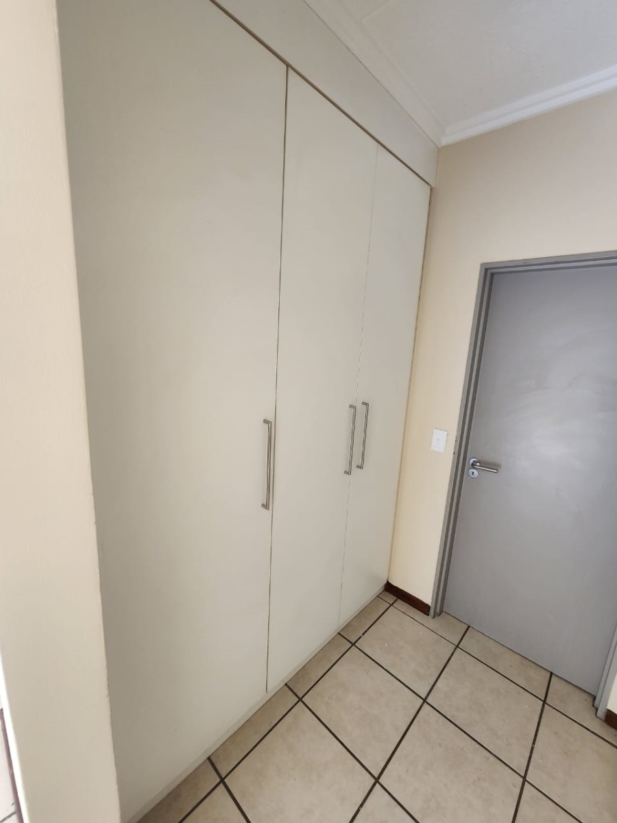 To Let 1 Bedroom Property for Rent in Lonehill Gauteng
