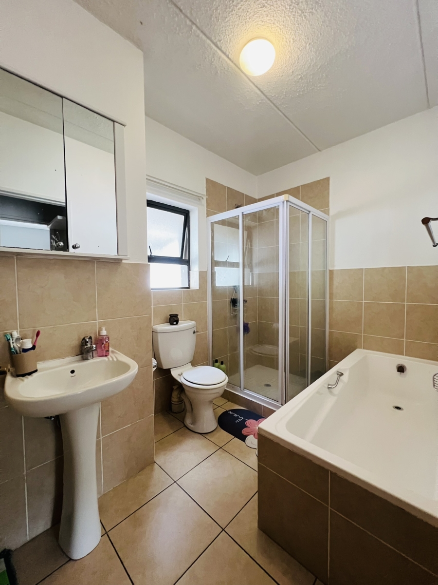 1 Bedroom Property for Sale in Ferndale Gauteng