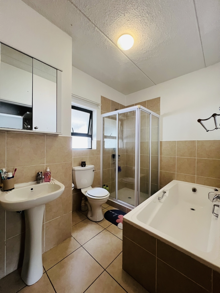 1 Bedroom Property for Sale in Ferndale Gauteng