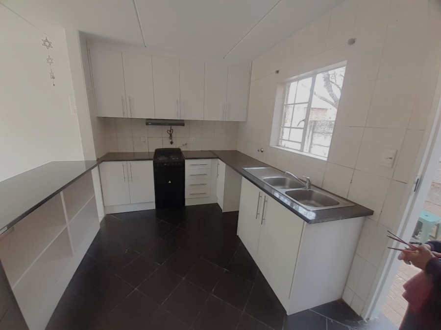 2 Bedroom Property for Sale in Sonneglans Gauteng