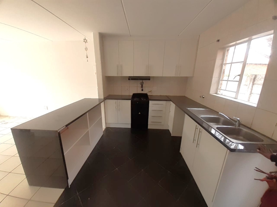 2 Bedroom Property for Sale in Sonneglans Gauteng