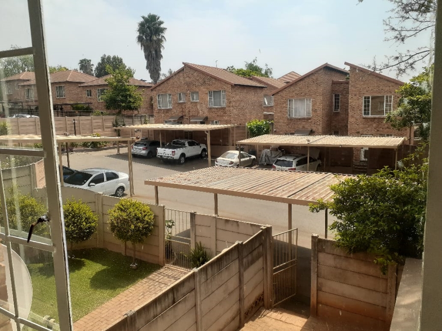 2 Bedroom Property for Sale in Sonneglans Gauteng