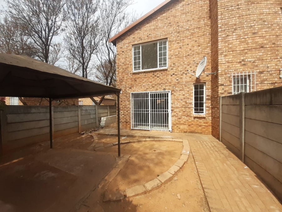 2 Bedroom Property for Sale in Sonneglans Gauteng