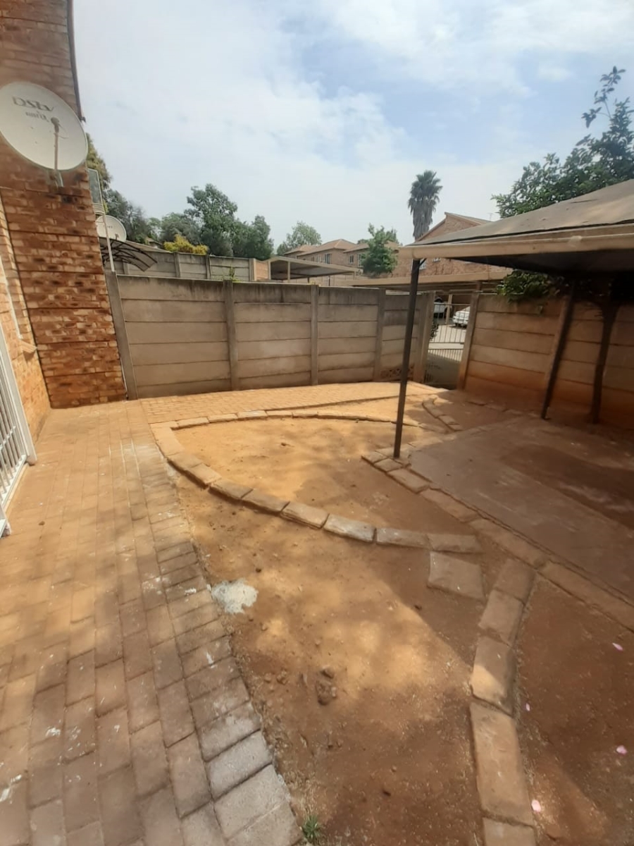2 Bedroom Property for Sale in Sonneglans Gauteng