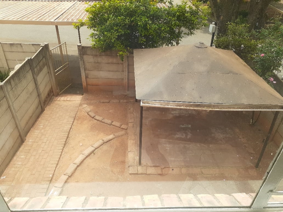 2 Bedroom Property for Sale in Sonneglans Gauteng