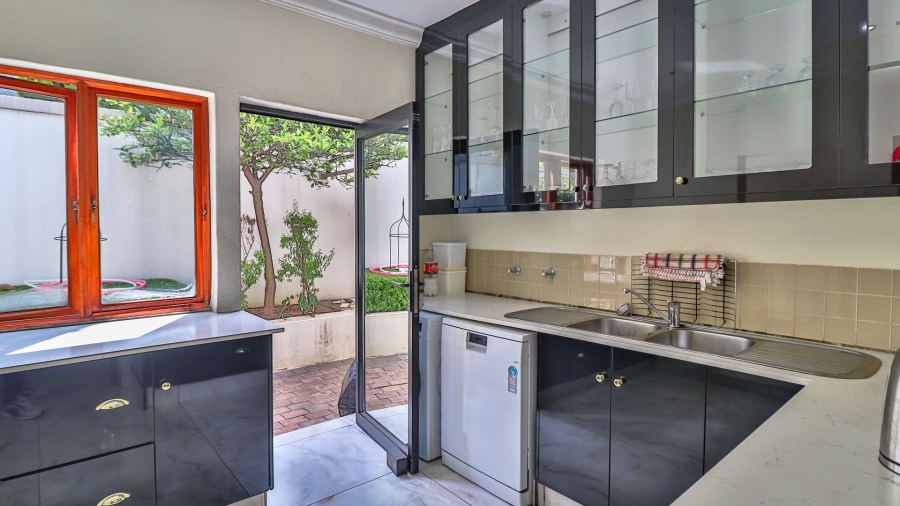 5 Bedroom Property for Sale in Atholl Gauteng