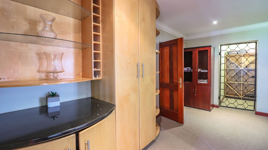 5 Bedroom Property for Sale in Atholl Gauteng