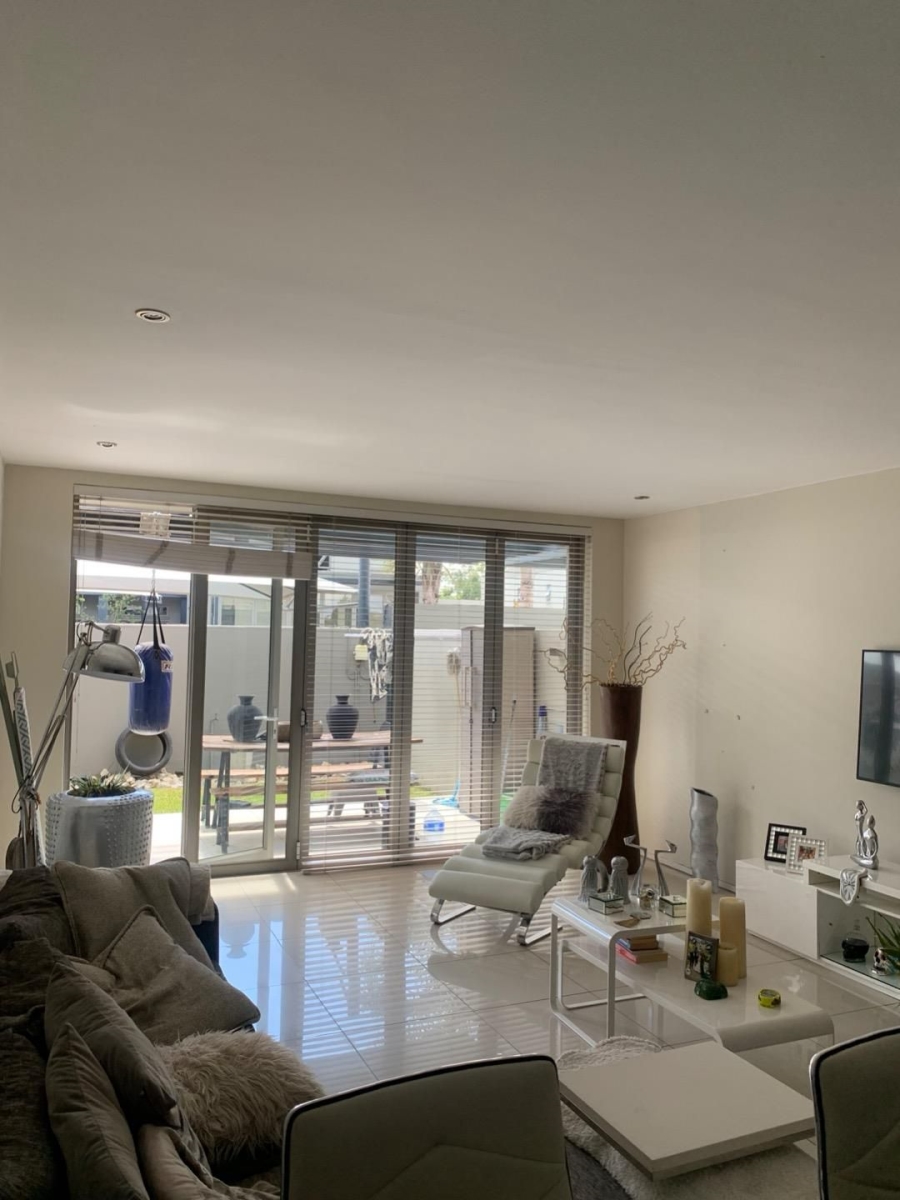 1 Bedroom Property for Sale in Morningside Gauteng